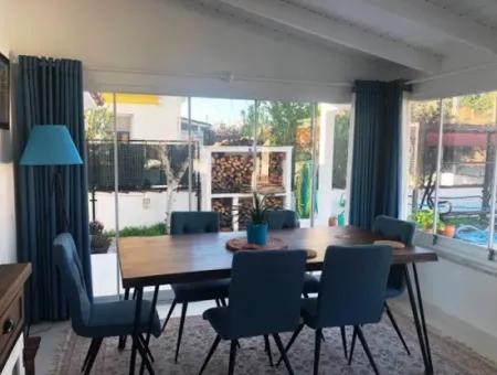 Elegant Detached Villa With Private Pool