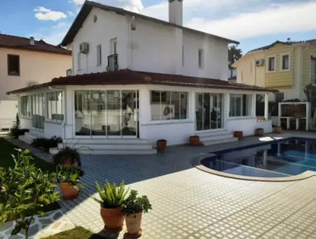 Elegant Detached Villa With Private Pool