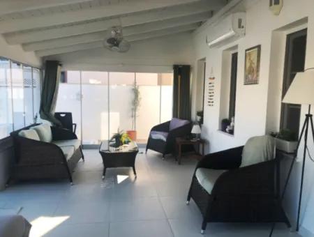 Elegant Detached Villa With Private Pool