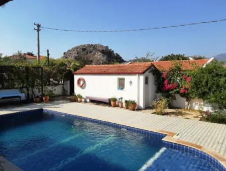 Elegant Detached Villa With Private Pool