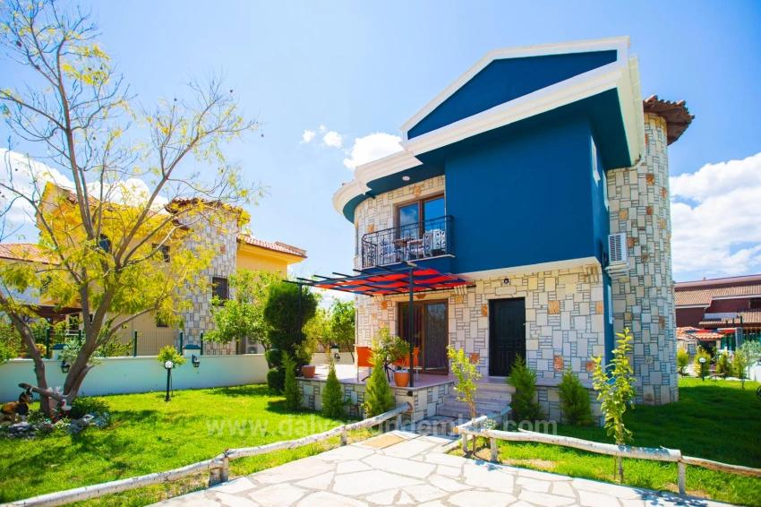 Стильная И Полностью Отремонтированная Частная Вилла С Видом На Черногорию – Цвет «Мемфис Блю».