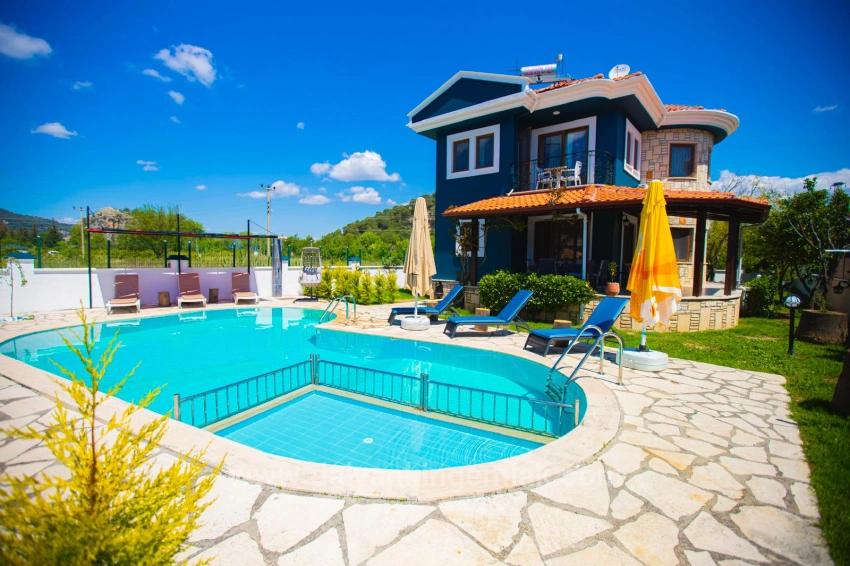 Стильная И Полностью Отремонтированная Частная Вилла С Видом На Черногорию