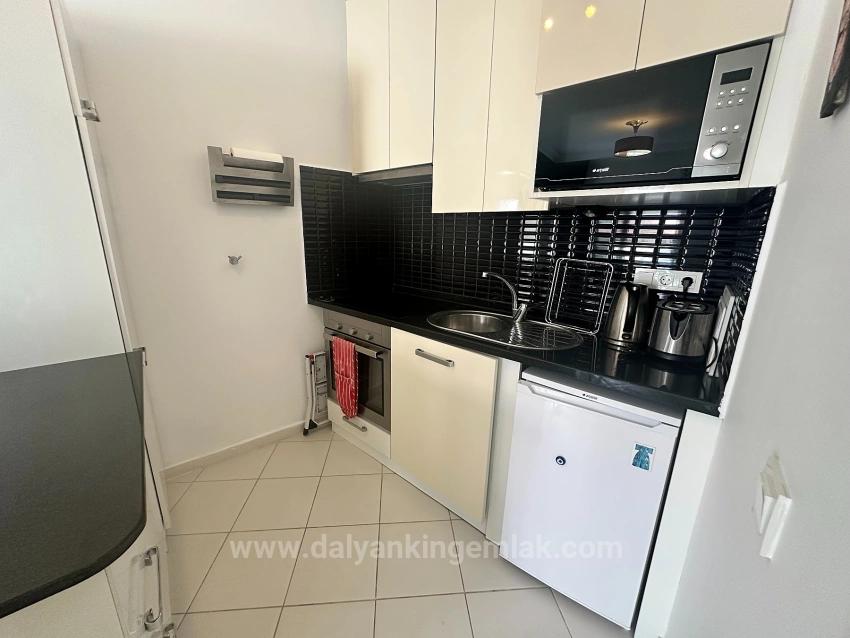 Современная Элегантность, Органично Вписанная В Реку.