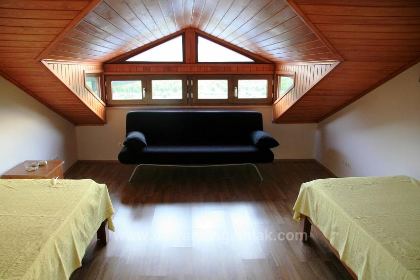 Роскошная Вилла На Природе, Расположенная На Частном Участке Площадью 6000 М².