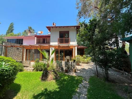 В Центре Dalyan Двухуровневая С Тайным Садом Продается