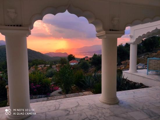 Роскошный Особняк С 7 Спальнями И Непревзойденным Видом На Море В Гёкбеле.