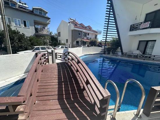 Современная Элегантность, Органично Вписанная В Реку.