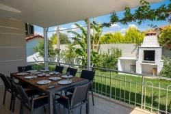 Скрытая И Элегантная Вилла С 4 Спальнями В Гюльпинаре