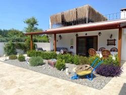 Сказочная Собственность, Две Разные Жизни