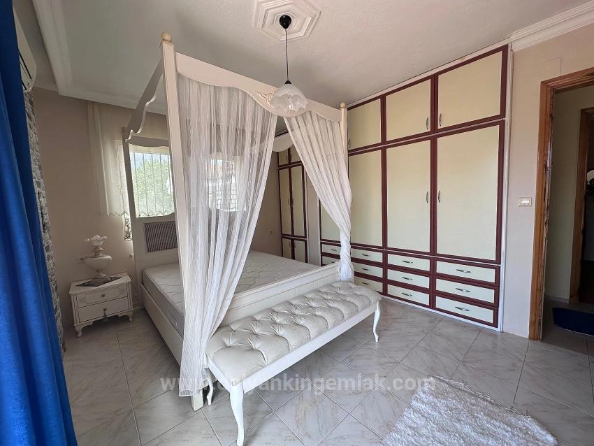 500M² Özel Arsa İçerisinde Karakterli Villa – Büyük Potansiyel Sunuyor