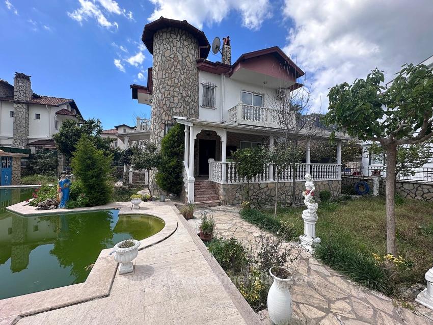 500M² Özel Arsa İçerisinde Karakterli Villa – Büyük Potansiyel Sunuyor