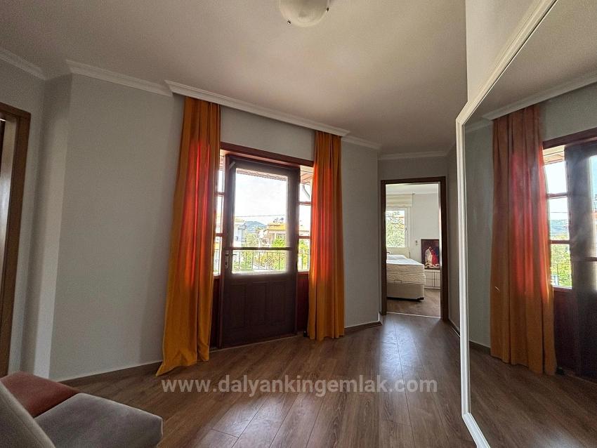Küçük Bir Site İçerisinde Yer Alan Çekici Villa.