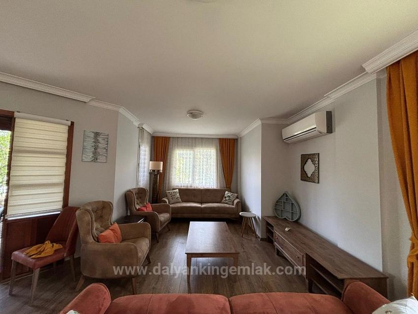 Küçük Bir Site İçerisinde Yer Alan Çekici Villa.