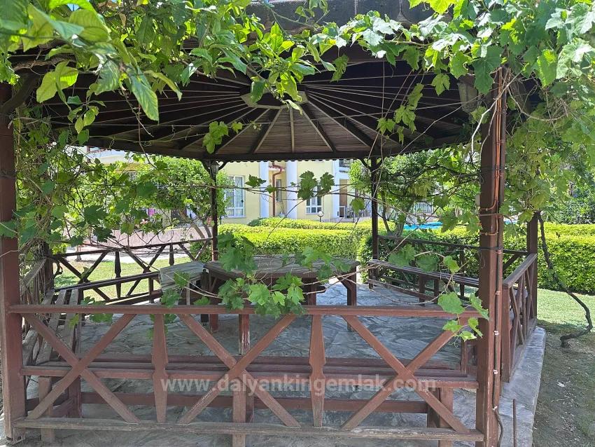 Dağların Gölgesinde Havuz Keyfi