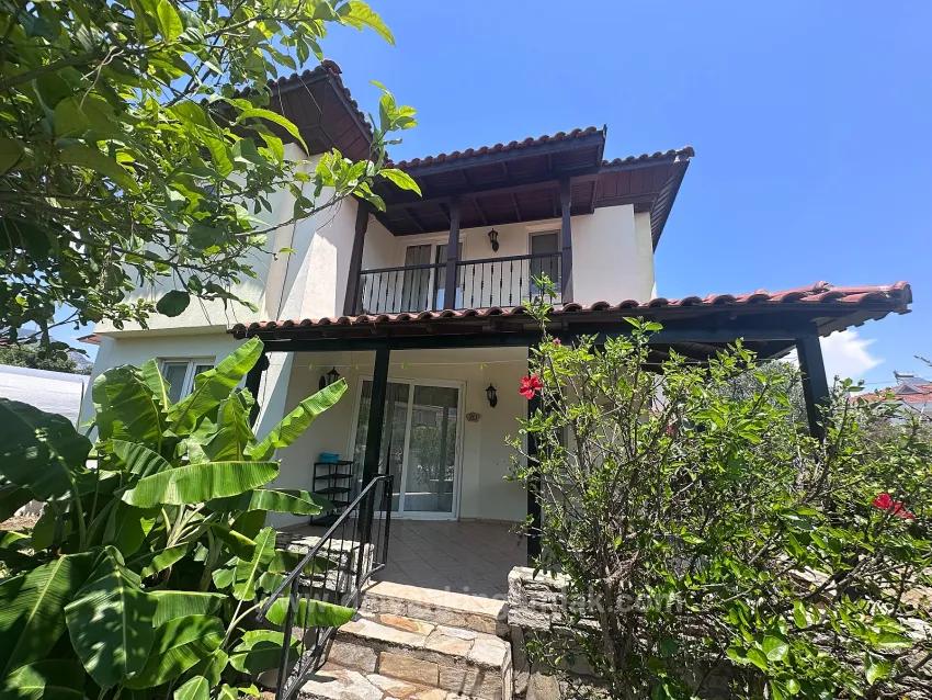 Gülpınar'da Dağ Manzaralı Ve Şehir Merkezine Yürüme Mesafesinde Müstakil Villa