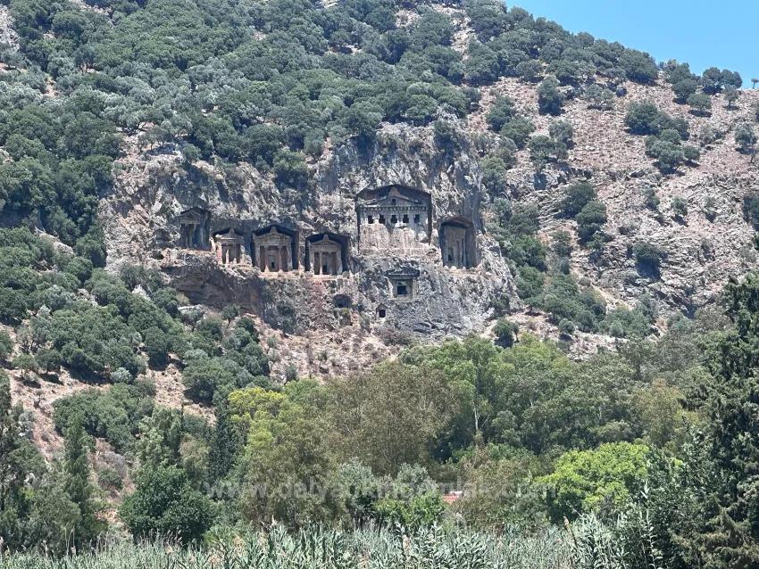 Dalyan'ın Simgesel Manzarasına Açılan Zamansız Bir Yaşam