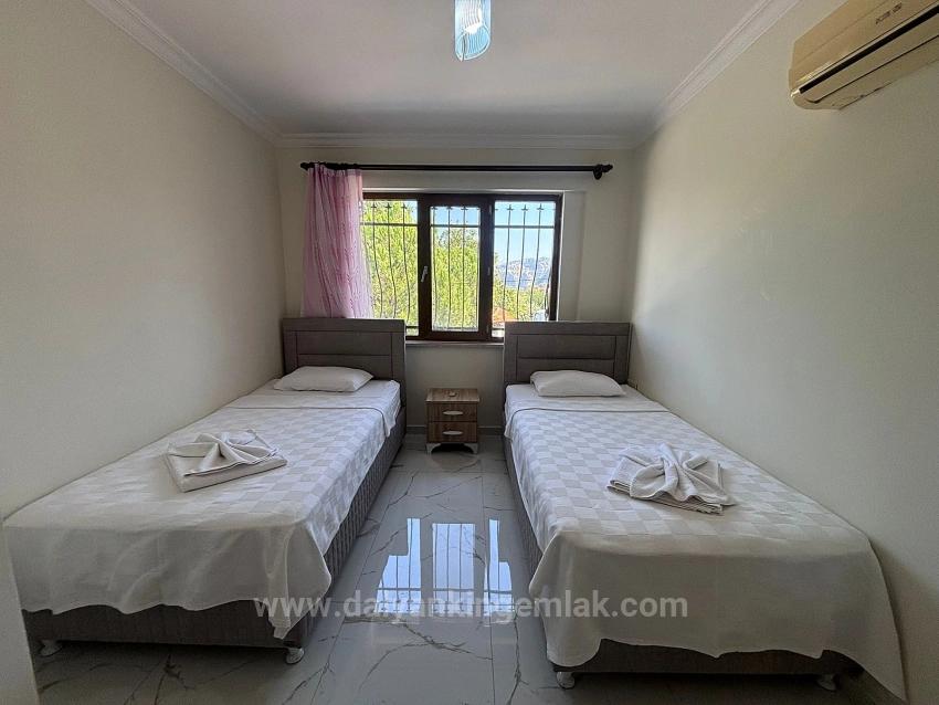 Dalyan Merkezde 5 Yatak Odalı Tripleks Villa
