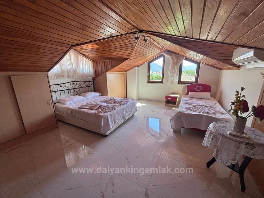 Dalyan Merkezde 5 Yatak Odalı Tripleks Villa