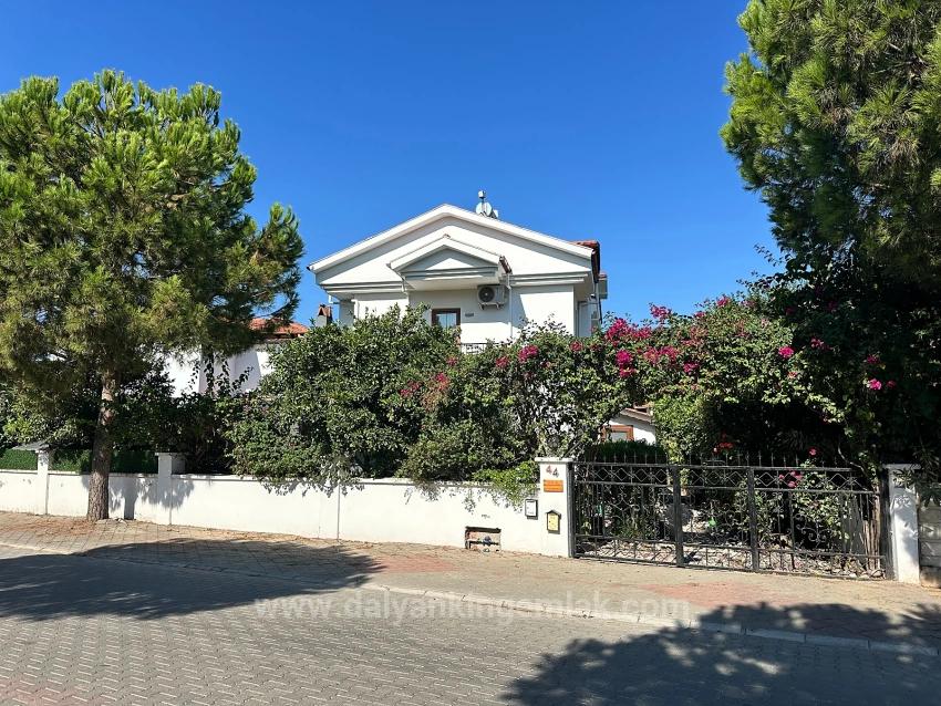 Dalyan Osmanağalar Bölgesinin 'De, Ortak Havuzlu Yarı Müstakil Villa