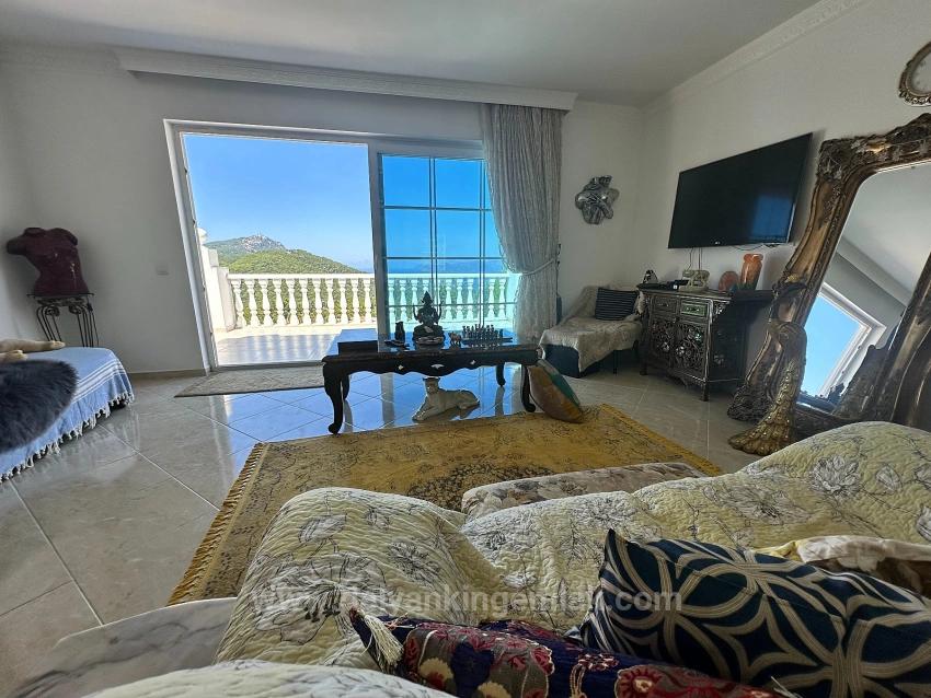 Gökbel’de Eşsiz Deniz Manzaralı 7 Odalı Lüks Malikâne – 5.000 M² Arsada Prestijli Bir Ya