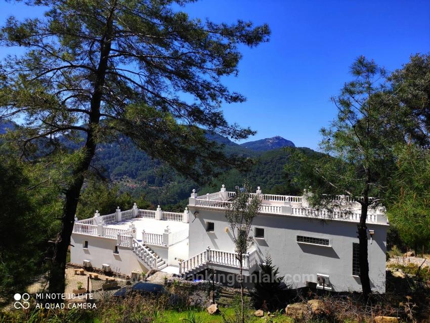 Gökbel’de Eşsiz Deniz Manzaralı 7 Odalı Lüks Malikâne