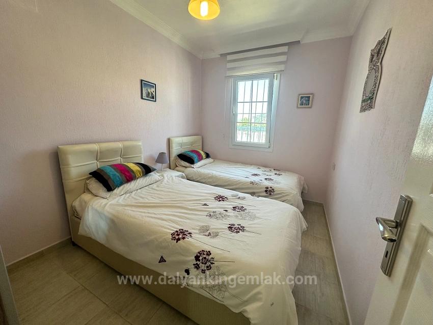 Villa Iris, Ortak Havuzlu, Modern Ve Yarı Müstakil Bir Villa