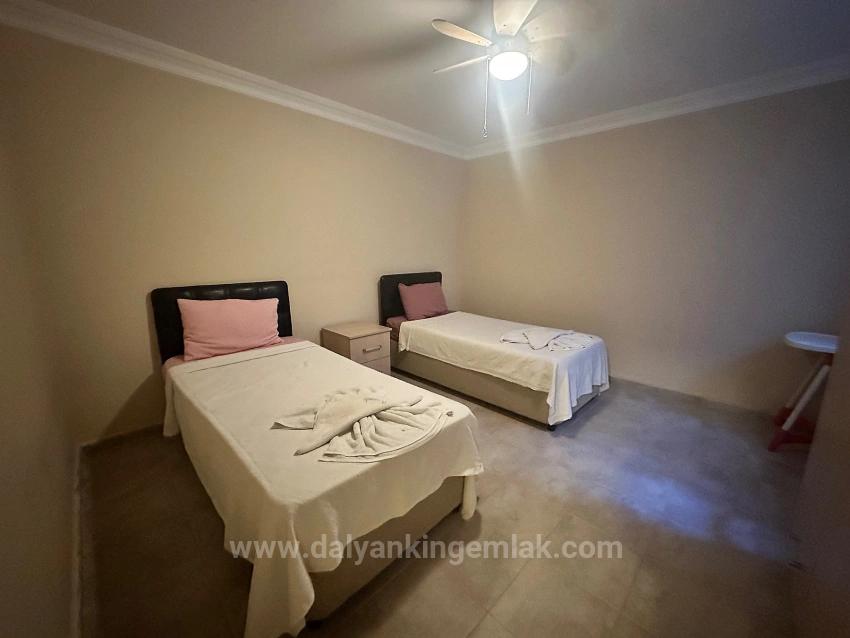 Dalyan Maraş Bölgesinde , Nehir Manzaralı Satılık Villa