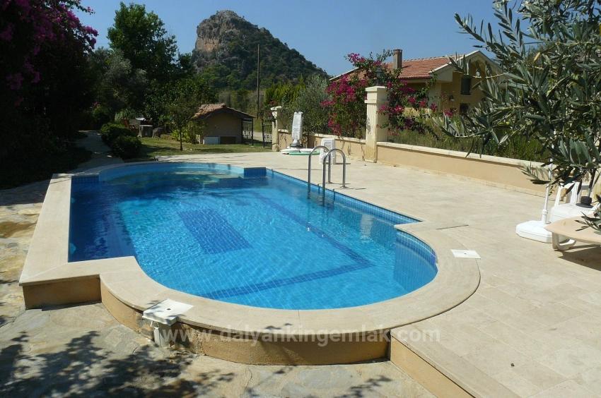 Dalyan Maraş Bölgesinde , Nehir Manzaralı Satılık Villa