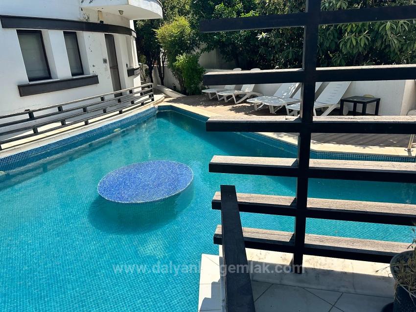 Nehirle Bütünleşen Modern Şıklık