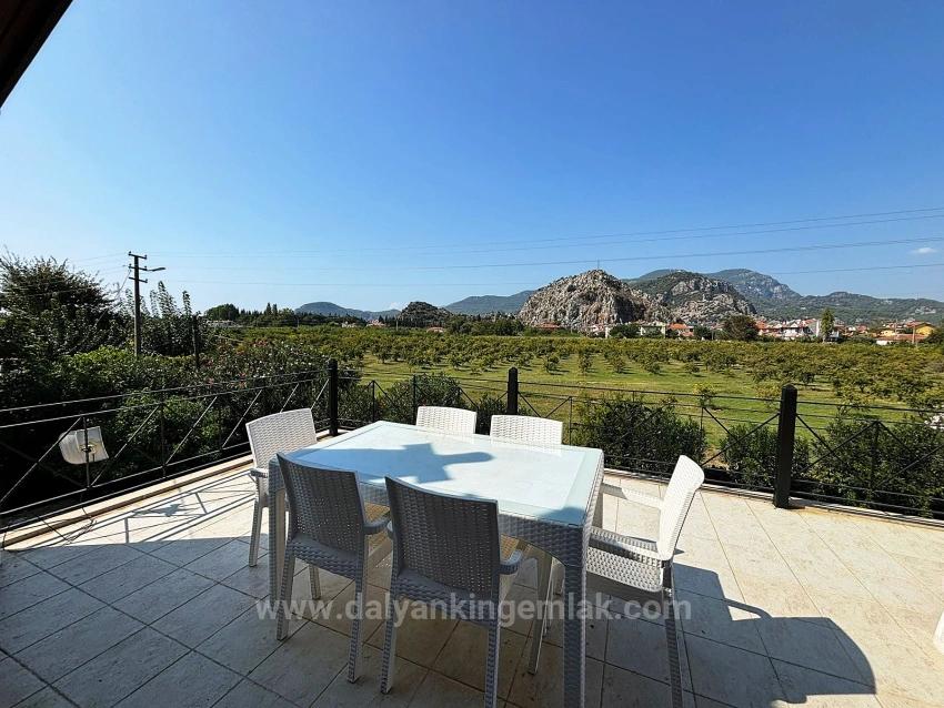 Dalyan Arıkbaşın Da Geleneksel Türk Mimarisi İzleri Taşıyan Satılık Müstakil Villa