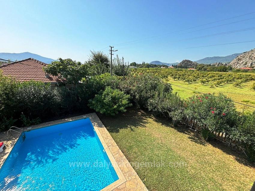 Doğayla Fısıldaşan Zamansız Bir Villa