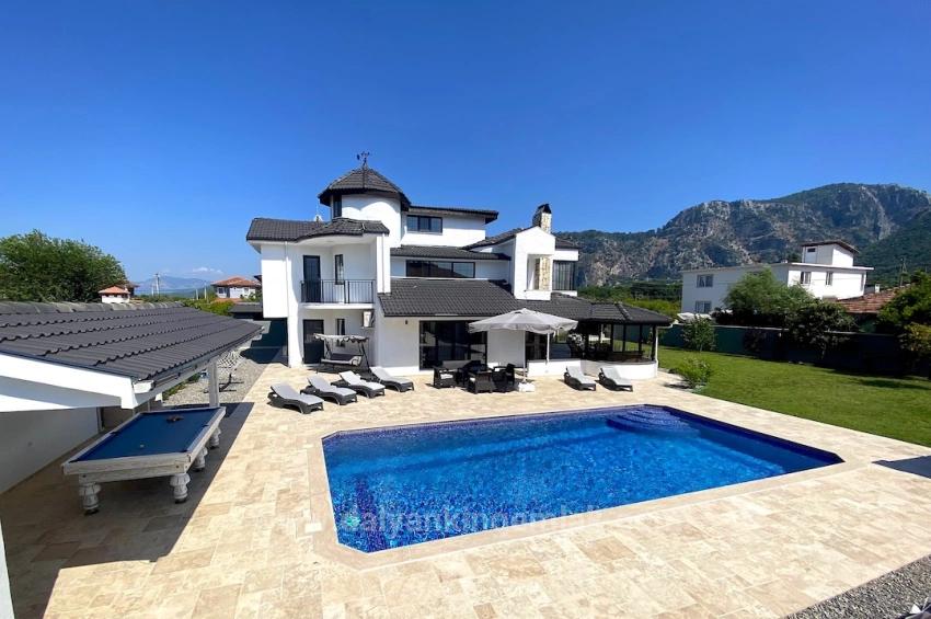 Ortaca Okçular Mah. Satılık 8+2 Vip Villa - 1.174 m²
