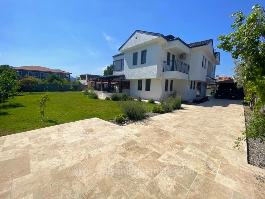 Dalyan Okçular Da Geniş Arsa Üzerinde Satılık Müstakil Villa
