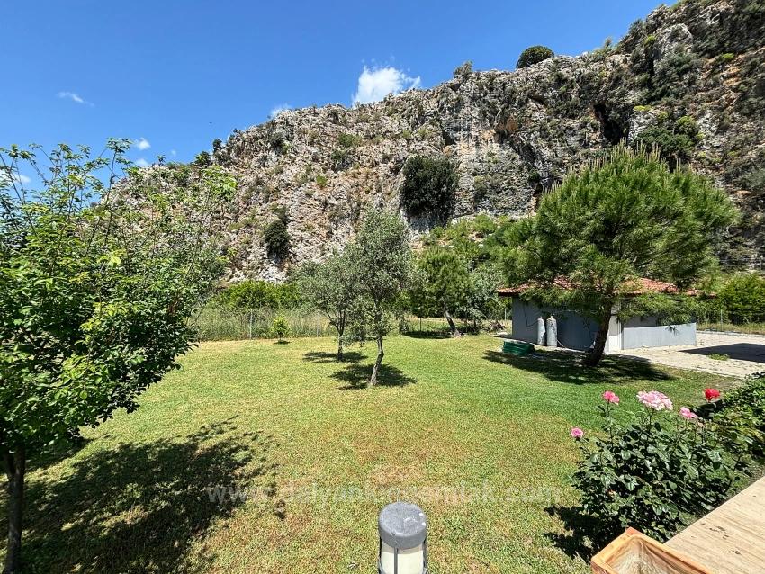 6.000 M² Özel Arazide Konumlanan Lüks Doğa Villası