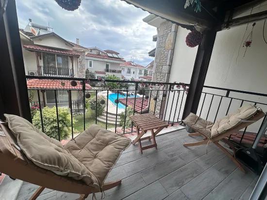 Dalyanda 1. kat apart ve geniş güzel bahçe