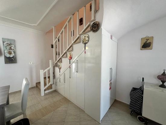 Villa Iris, Ortak Havuzlu, Modern Ve Yarı Müstakil Bir Villa