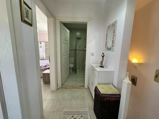 Villa Iris, Ortak Havuzlu, Modern Ve Yarı Müstakil Bir Villa