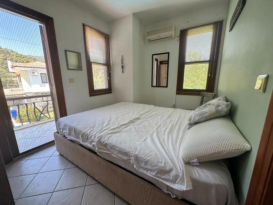 Gülpınar, Dalyan’da Şirin Bir Sitede İki Yatak Odalı Dubleks Villa