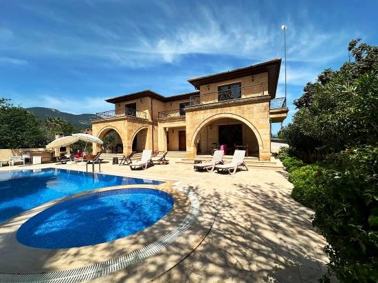Dalyan Gülpınar Da Kanal A Yakın Konak Tarzında Villa