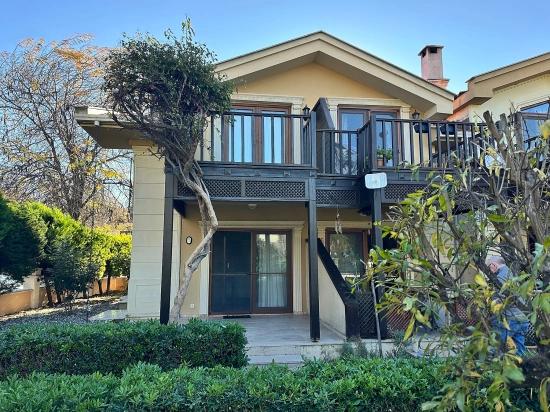 Dalyan Maraş Bölgesinde , Nehir Manzaralı Satılık Villa