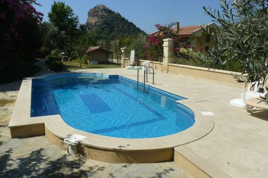 Dalyan Maraş Bölgesinde , Nehir Manzaralı Satılık Villa