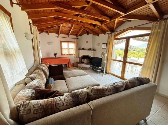 Dalyan Arıkbaşın Da Geleneksel Türk Mimarisi İzleri Taşıyan Satılık Müstakil Villa