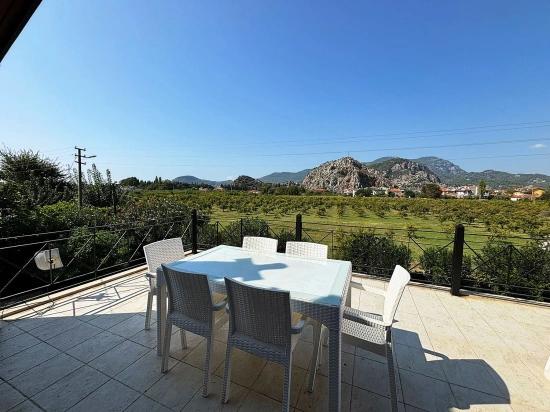 Dalyan Arıkbaşın Da Geleneksel Türk Mimarisi İzleri Taşıyan Satılık Müstakil Villa