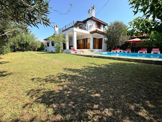 Dalyan Arıkbaşın Da Geleneksel Türk Mimarisi İzleri Taşıyan Satılık Müstakil Villa