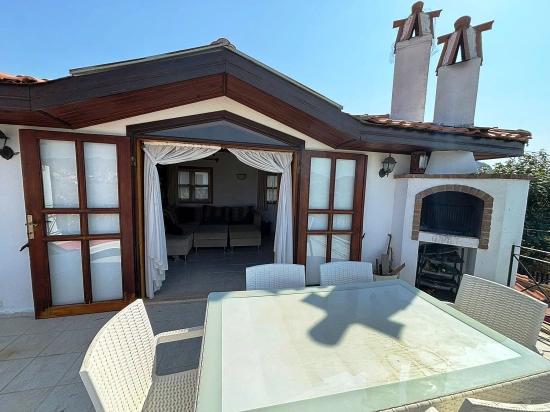 Dalyan Arıkbaşın Da Geleneksel Türk Mimarisi İzleri Taşıyan Satılık Müstakil Villa