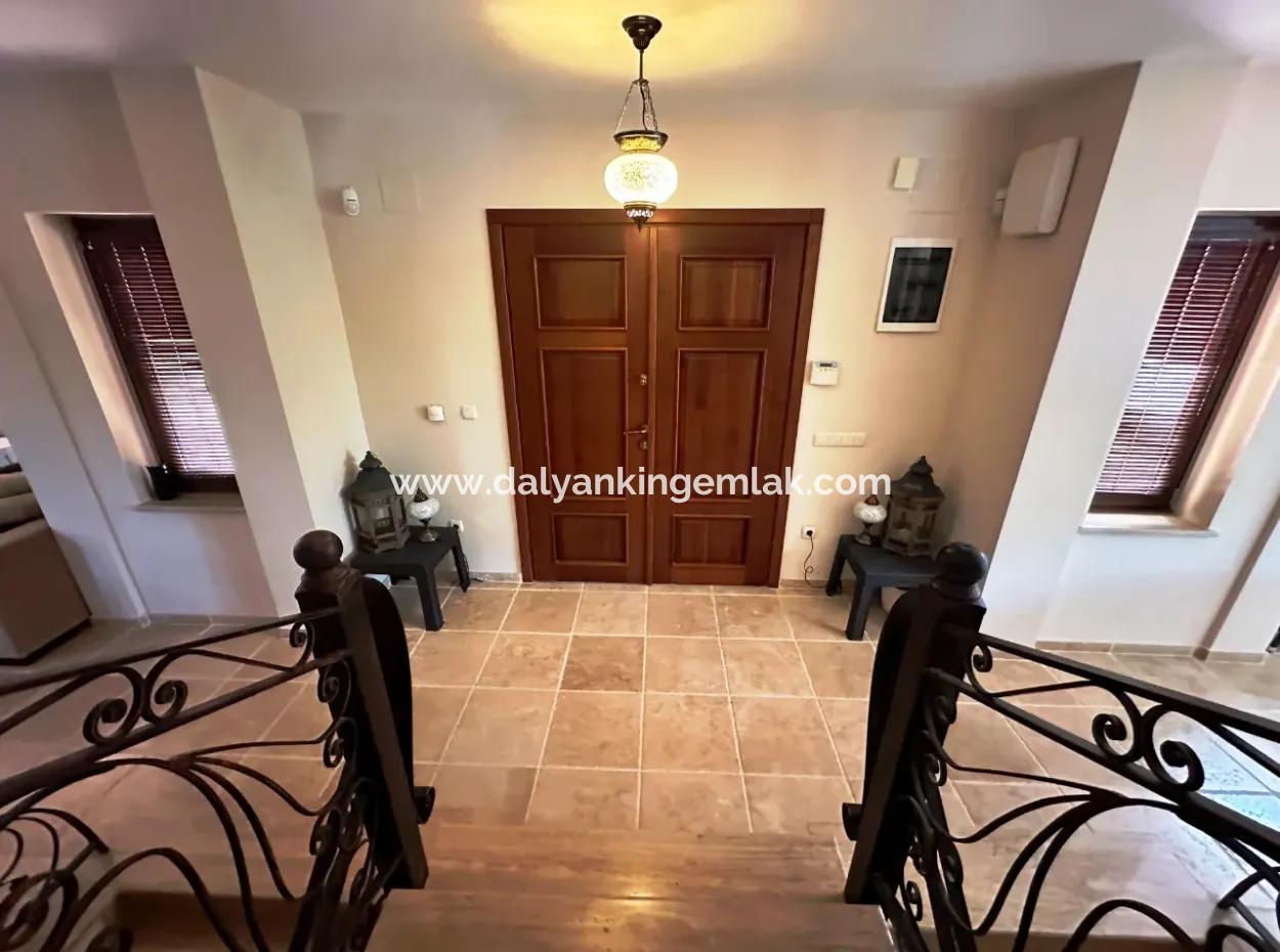 Dalyan Gülpınarda Kapodakya Taşından Yapılmış Konak Tarzı Villa
