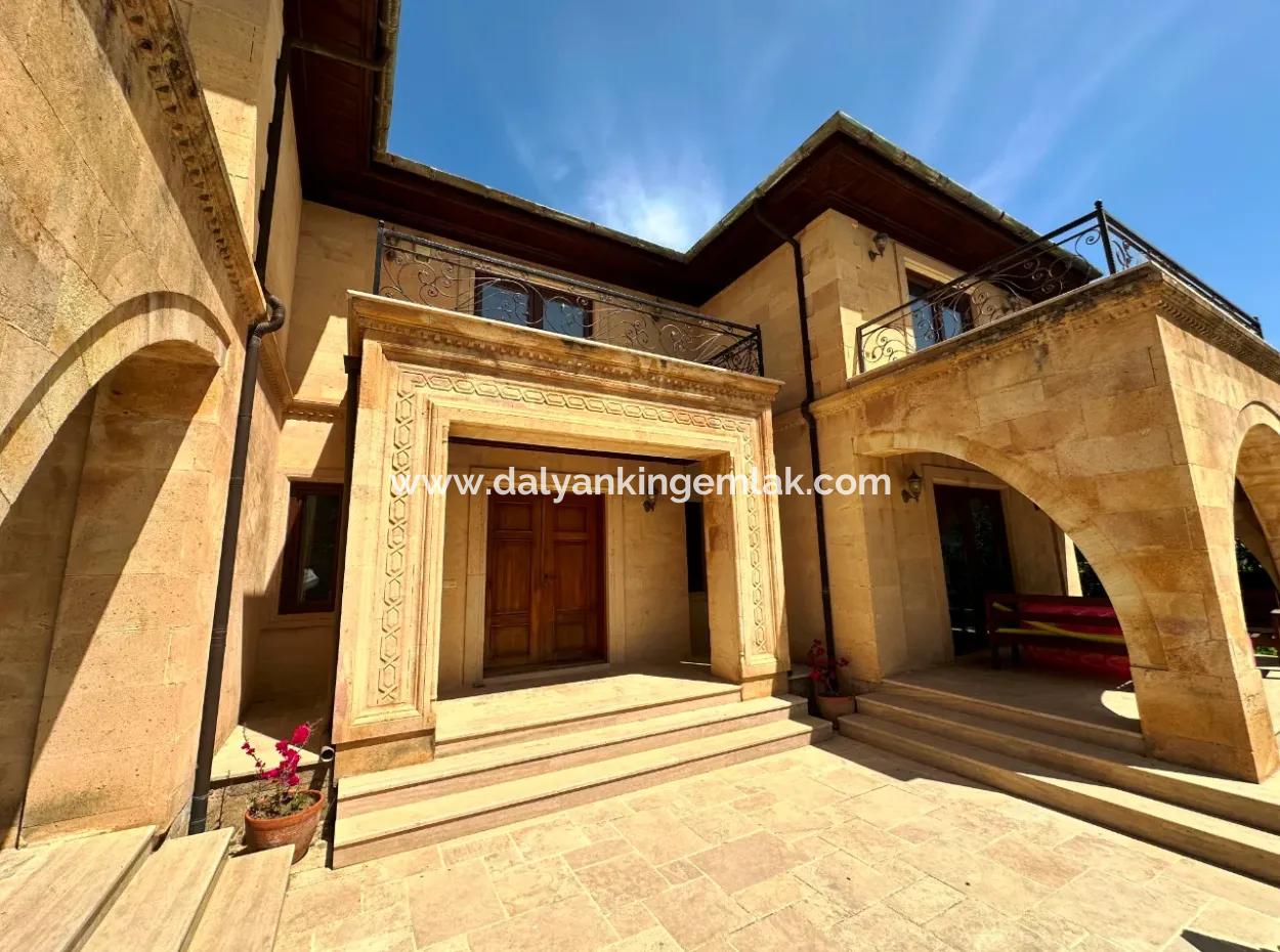 Dalyan Gülpınarda Kapodakya Taşından Yapılmış Konak Tarzı Villa