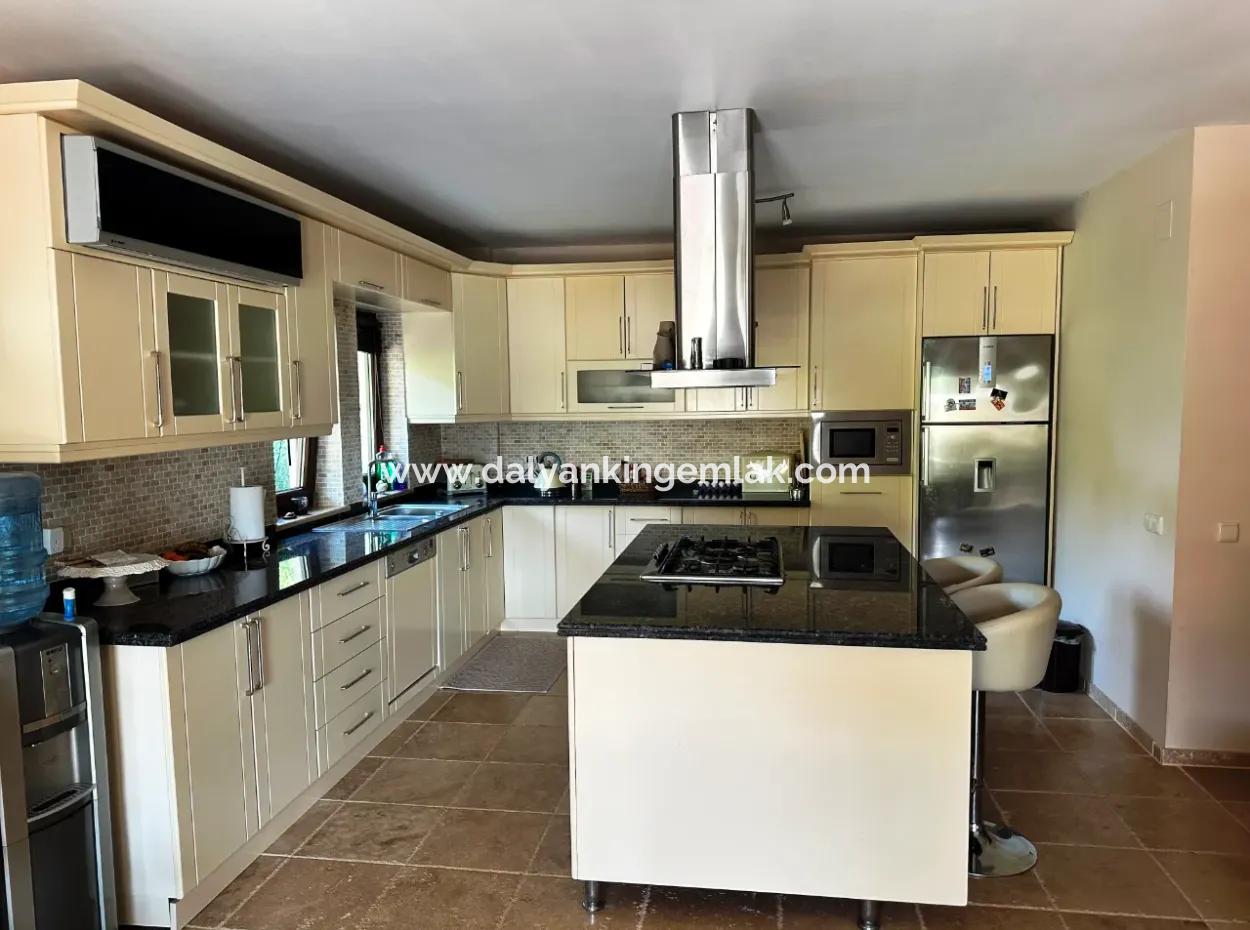 Dalyan Gülpınarda Kapodakya Taşından Yapılmış Konak Tarzı Villa