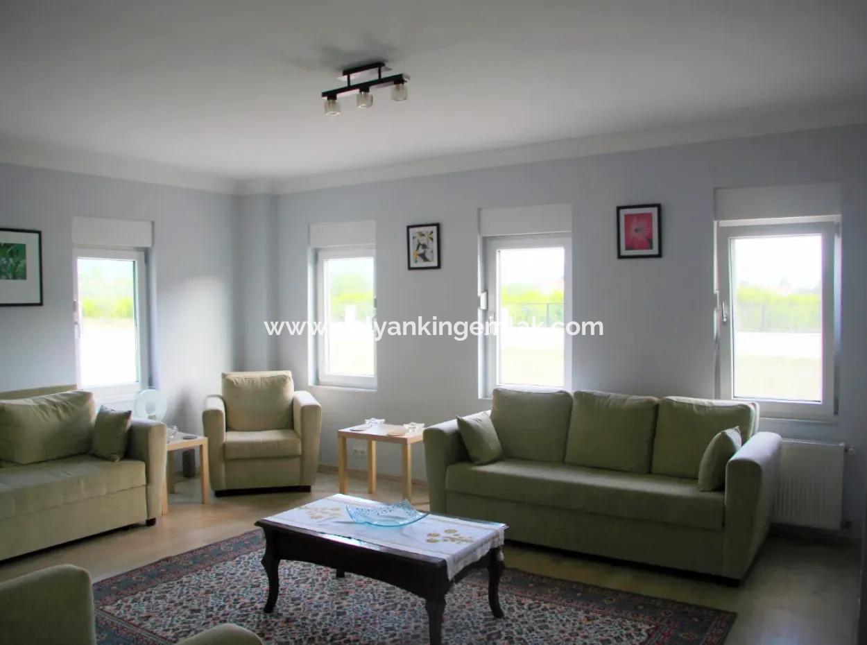 Dalyan Gülpınarda Göl Ve Dağ Manzaralı Satılık Çiftlik Evi