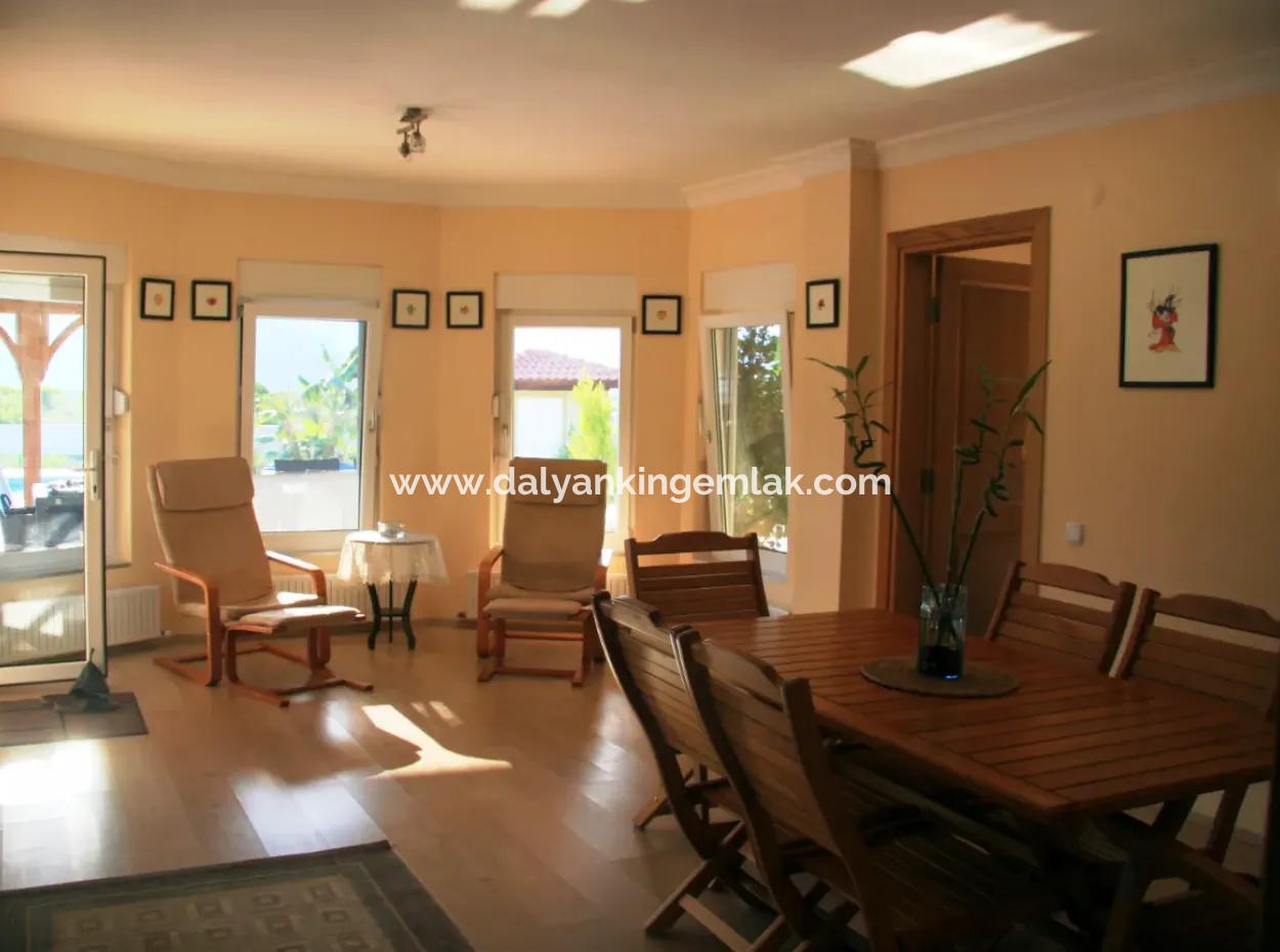 Dalyan Gülpınarda Göl Ve Dağ Manzaralı Satılık Çiftlik Evi